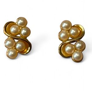 Vintage 90s Richelieu Gold & Pearl Cluster Earrings